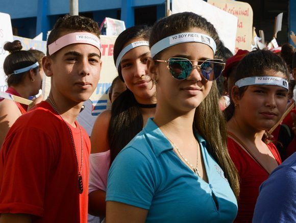Rostros de jóvenes presente en el desfile por el Primero de Mayo, Día del Proletariado Mundial, en Pinar del Río, Cuba, 1 de  mayo de 2017.   ACN FOTOS/Rafael FERNÁNDEZ ROSELL/sdl