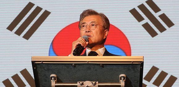 El nuevo presidente electo de Corea del Sur, Moon Jae-in, habla a sus votantes en Seúl. Foto: Reuters.