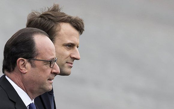 El presidente saliente, François Hollande, junto a Emmanuel Macron, recién electo como nuevo mandatario de Francia. Foto: EFE.