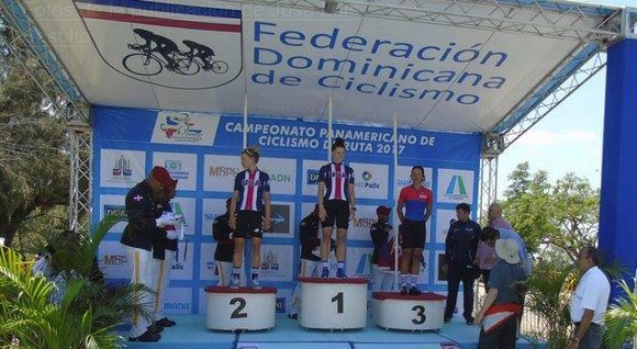 Marlies recibe el bronce panamericano en la contrarreloj. Foto: José Luis Basulto