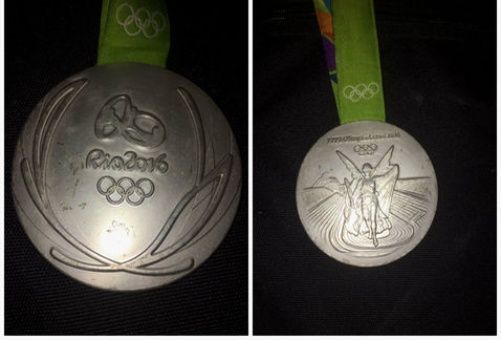 La medalla de plata del clavadista mexicano Germán Sánchez en Río 2016 se ha deteriorado. | Foto: Germán Sánchez / Mexsport.
