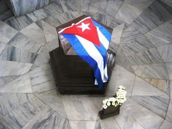 Ofrenda al Apóstol. Foto: Maria Antonieta Álvarez / Cubadebate