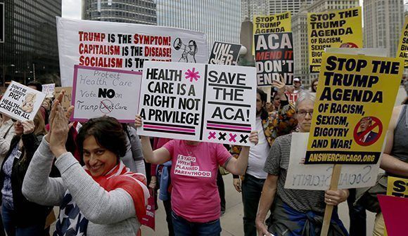 Protestas contra Trump por derogación del Obamacare. Foto: AP.