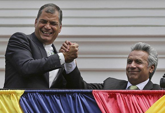 Uno de los desafío de Lenín Moreno es llegara al poder luego de un liderazgo construido durante una década por Rafael Corre. Foto: AP.