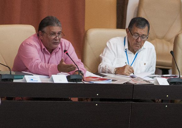 Marino Murrilo en la Asamblea Nacional. Foto. Irene Pérez/ Cubadebat