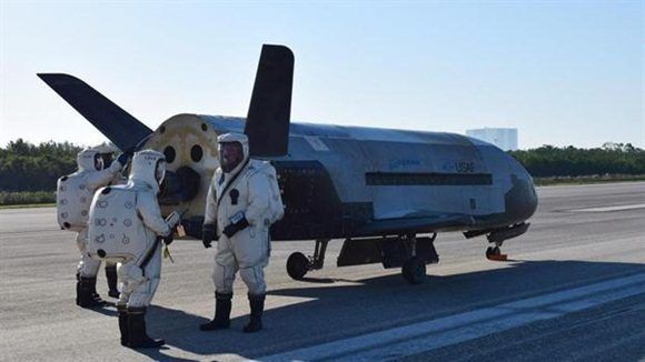 La nave militar X-37B había partido en mayo de 2015; ayer aterrizó en Florida