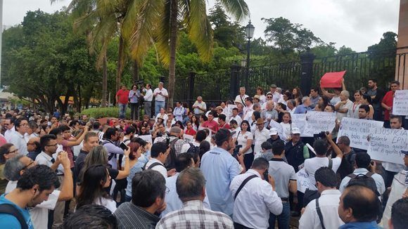 Diversas marchas en todo Sinaloa se efectúan este día para exigir justicia y no quede impune el asesinato del reportero y escritor Javier Valdez Cárdenas. Foto: La Jornada.