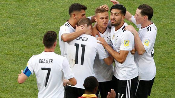 Alemania celebra uno de sus goles contra Camerún. Foto tomada de Marca.