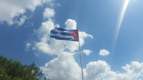 Bandera cubana en la Fortaleza de La Cabaña. Foto: Abraham Santana Díaz / Cubadebate