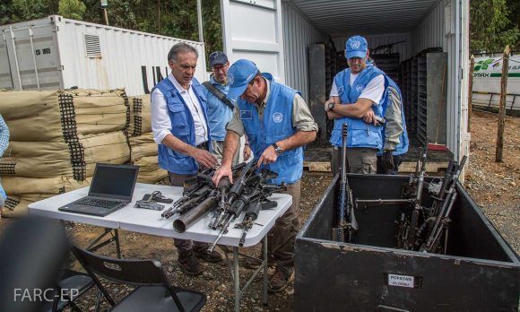 El Jefe de la Misión de la ONU en Colombia, Jean Arnault, participó en el acto de dejación de las armas por parte de las Farc, este martes en la zona veredal de La Elvira, en Buenos Aires, Cauca.