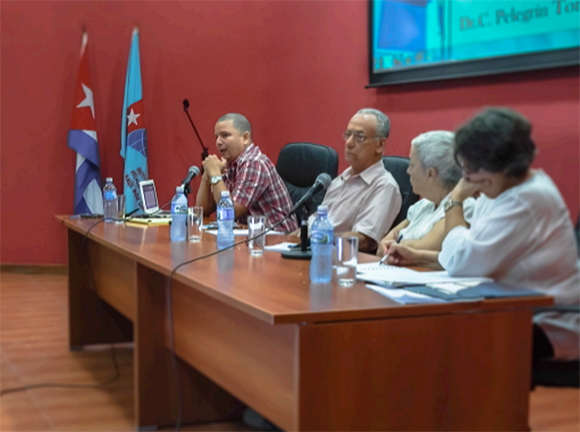 Fernando Martínez Heredia en el seminario El Socialismo y el hombre en Cuba: emancipación y justicia, celebrado el 12 de marzo de 2015