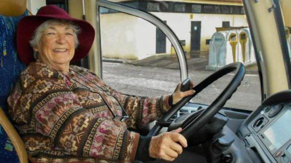 Sara Vallejo recorrerá América del Sur en auto a sus casi 80 años. Foto tomada de Página 12.