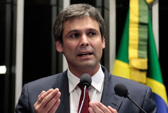 El senador Lindbergh Farias afirma que el gobierno de Temer llegó a su fin. Foto: Luiz Alves/ Agencia Senado.