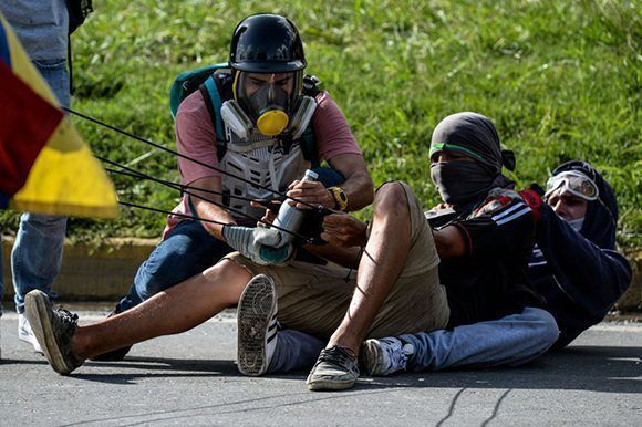 Así actúan los opositores en Venezuela. Foto: AFP.