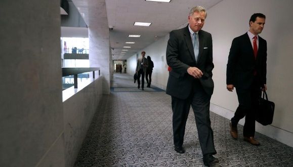 El presidente del Comité de Inteligencia del Senado, el republicano Richard Burr, tendrá la tarea de determinar qué tan ciertas son las denuncias contra el mandatario. Foto: AFP.