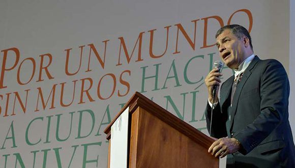 "Trump retrocede en lo que se había avanzado para levantar el bloqueo criminal contra Cuba", afirmó Correa. Foto: PL.