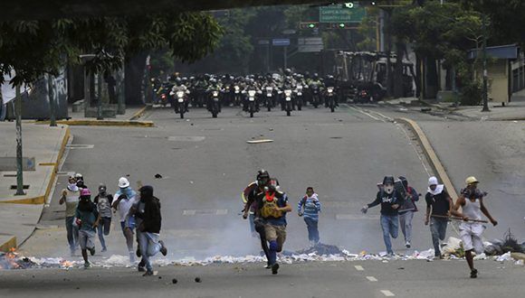 En los últimos meses la derecha ha creado el caos en Venezuela. Foto: AP.