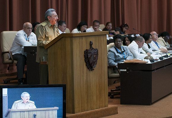 Raúl Castro dio su discurso en el Palacio de las Convenciones, donde sesiona la Asamblea. Foto: Irene Pérez/ Cubadebate. 