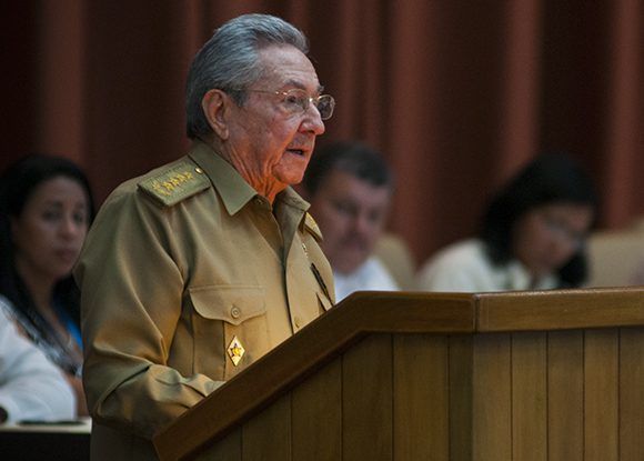Raúl habló a los representantes del pueblo de Cuba. Foto: Irene Pérez/ Cubadebate
