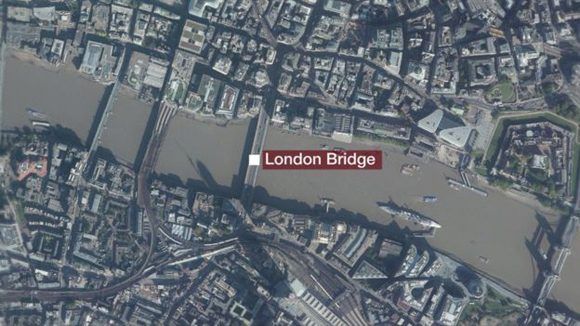 El incidente en el Puente de Londres ocurrió en las primeras horas de la noche.