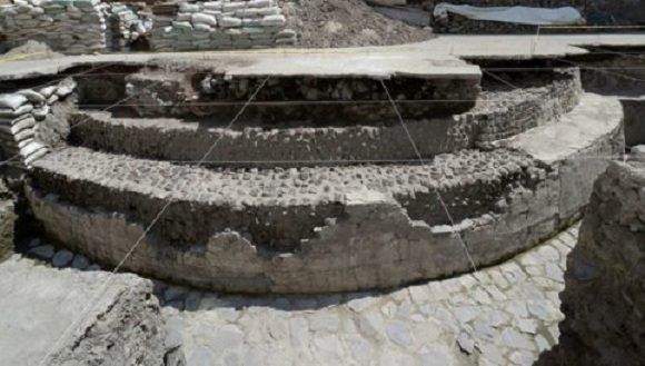 Las excavaciones revelan una sección de lo que fue la base de un templo de forma circular. Foto: Tomada de http://aristeguinoticias.com