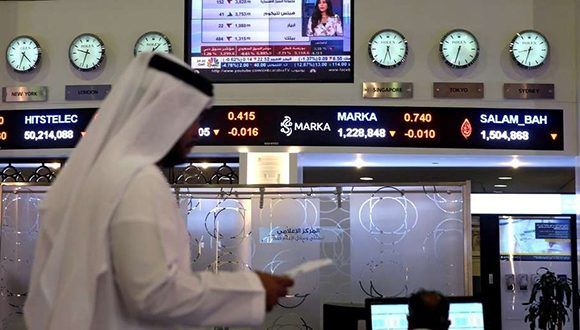 Operadores de bolsa siguen la evolución de las acciones en el mercado. Foto: Reuters.