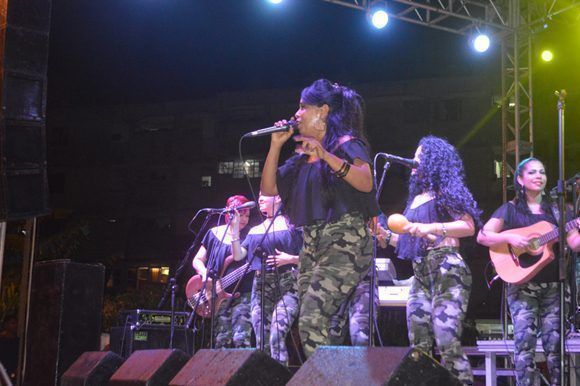 Anacaona, concierto en Alamar. Foto: Marianela Dufflar/ Cubadebate.