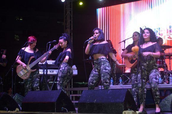 Anacaona, concierto en Alamar. Foto: Marianela Dufflar/ Cubadebate.