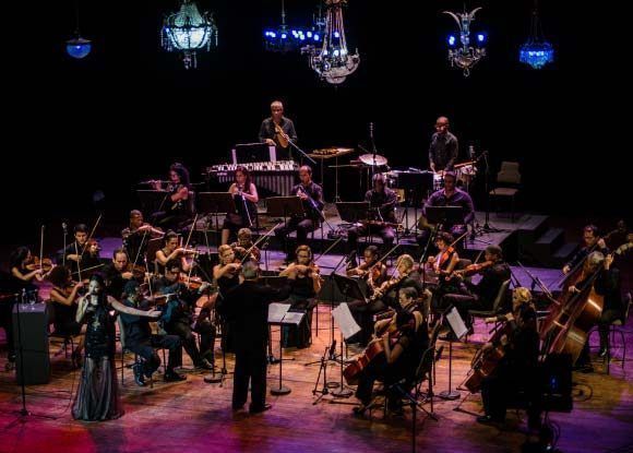 La Orquesta de Cámara Nuestro Tiempo acompaña a Annie Garcés en concierto homenaje a la trova. Foto: Randdy Fundora/ Cubadebate. 