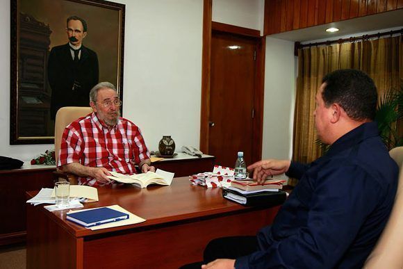 Fraternal encuentro con el presidente de la República Bolivariano de Venezuela Hugo R. Chávez Frías, en el que intercambia durante unas cinco horas diversos asuntos de la actualidad internacional, 25 de agosto del 2010. Foto: Estudios Revolución/Fidel Soldado de las Ideas.