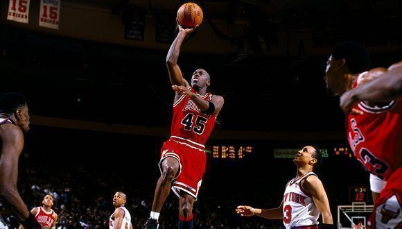 1995: Michael Jordan #45 of the Chicago Bulls drives to the basket against John Starks of the New York Knicks during the NBA game at Madison Square Garden in New York City. NOTE TO USER: User expressly acknowledges and agrees that, by downloading and/or using this Photograph, User is consenting to the terms and conditions of the Getty Images License Agreement. Mandatory copyright notice and Credit: Copyright 2001 NBAE Mandatory Credit:Andy Hayt/NBAE/Getty Images