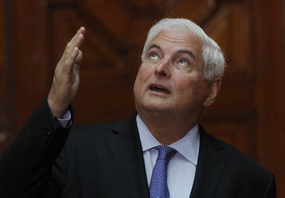 FILE.- In this March 24, 2017 file photo, Panama's President Ricardo Martinelli gestures during a meeting with Mexico's President Enrique Pena Nieto in Mexico City, Monday, March 24, 2014.  U.S. authorities have arrested Monday June 12, 2017 former Panamanian President Ricardo Martinelli on an extradition warrant from his country. U.S. Marshals Service spokesman Manny Puri says Martinelli was in custody Monday evening at a federal detention center in Miami. He is accused of corruption and spying on opponents in Panama. (AP Photo/Marco Ugarte, File)