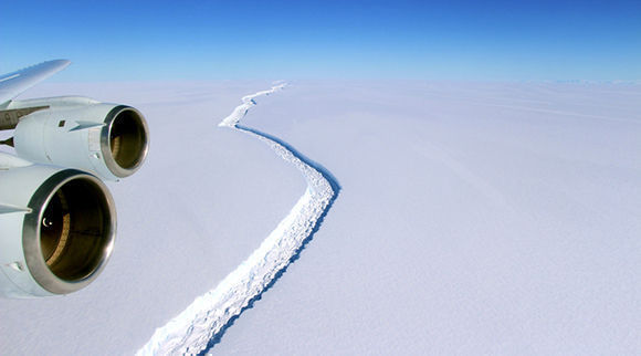 La enorme fisura que ha originado este nuevo iceberg ha estado creciendo durante un periodo de dos años. Foto tomada de RT.