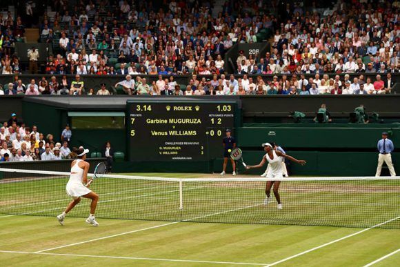 Venus Williams y Garbiñe Muguruza durante la final de Wimbledon. Foto: Getty Images.