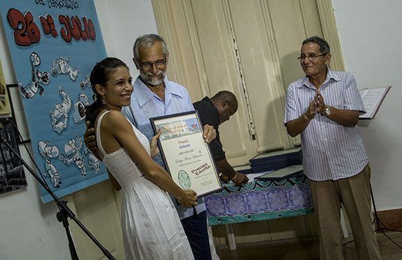 Leidys Maria Labrador del diario Granma, premio en Mejor Artículo de Prensa Escrita. Foto: Jennifer Romero