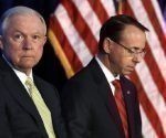 Los respectivos secretario y subsecretario de Justicia de Estados Unidos, Jeff Sessions y Rod Rosenstein, visitan hoy la cárcel norteamericana ubicada en la ilegal base naval de Guantánamo. Foto: Washington Examiner.