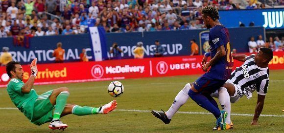 Neymar marcó un doblete ante la Juventus y le dio el triunfo al FC  Barcelona en su primer partido amistoso de esta pretemporada. Foto: Reuters.