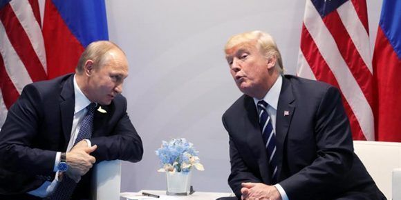 El presidente de Rusia, Vladimir Putin, junto al presidente de Estados Unidos, Donald Trump. Foto: EFE.