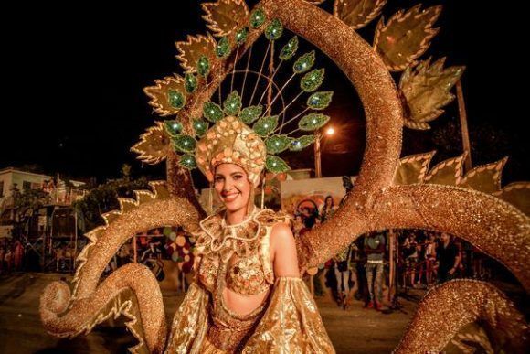Desfile de Fantasía, del municipio Caibarién, provincia de Villa Clara, en modelos del grupo Recrearte, durante el Carnaval Holguín 2017. Foto: Juan Pablo Carreras/ ACN.