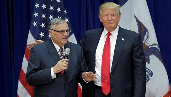 Donald Trump junto al ex sheriff Joe Arpaio durante la campaña electoral del presidente en 2016. Foto: Reuters. 