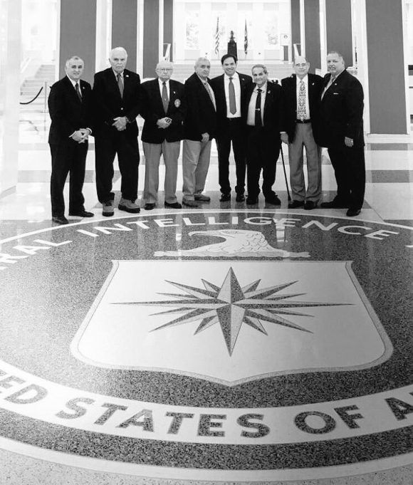 Los mercenarios y Rubio en la sede de la CIA.
