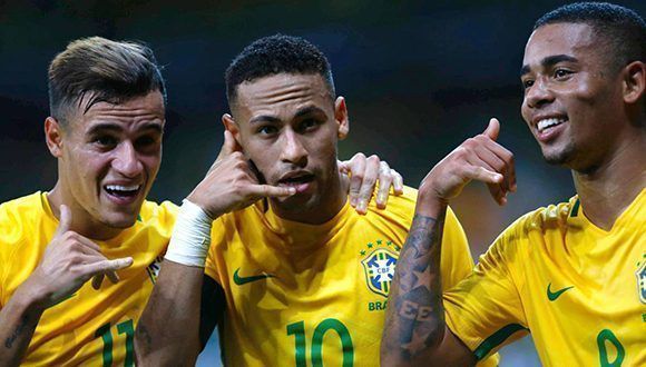 Coutinho, Neymar y Gabriel Jesus con la selección brasileña. Foto tomada de AS.