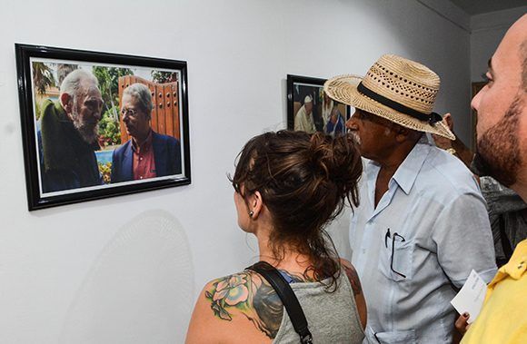 Inauguración de la exposición fotográfica Fidel Retrato Íntimo, de Alex Castro, en la Casa del Alba Cultural.  Foto: Marcelino Vázquez/ ACN.