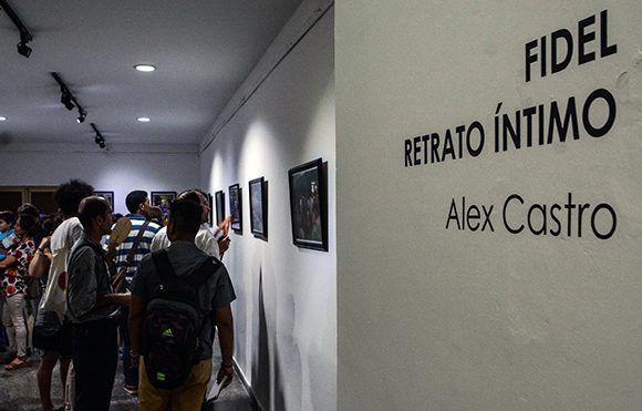 Inauguración de la exposición fotográfica Fidel Retrato Íntimo, de Alex Castro, en la Casa del Alba Cultural, en La Habana. Foto: Marcelino Vázquez/ ACN.