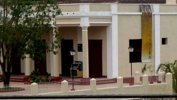 En la sede de la Casa de la Guayabera, emblemática institución cultural de la ciudad, más de una decena de instituciones de la provincia expondránlos avances en materia de comunicaciones e informática desarrollados en el país.