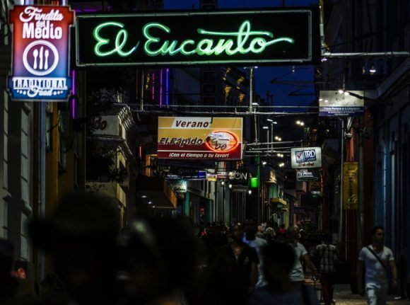 La noche en Enramadas. Santiago de Cuba, 2017. Foto: L Eduardo Domínguez/ Cubadesnuda/ Cubadebate.