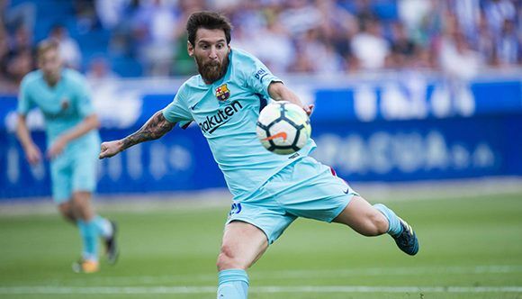 Lionel Messi marcó un doblete ante el Alavés y llegó a 351 goles en La Liga española. Foto: Juan Manuel Serrano/ Getty Images.