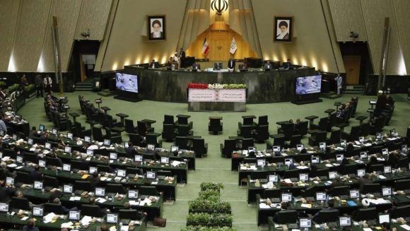 Parlamento iraní. Foto tomada de Clarín.