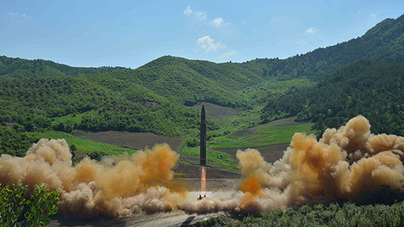 Corea del Norte prueba un misil balístico intercontinental Hwasong-14, 4 de julio de 2017. Foto: Reuters.