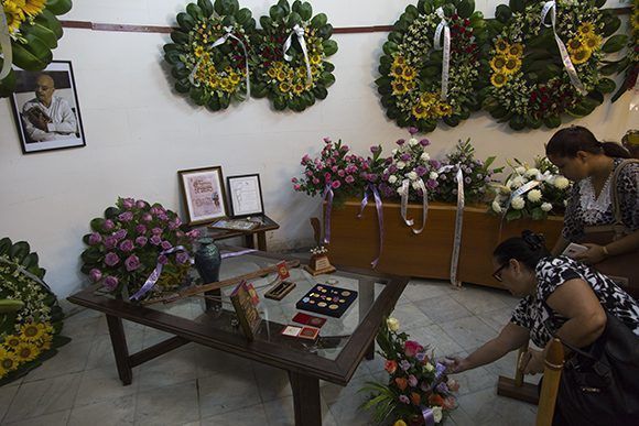 Honras fúnebres al destacado periodista Antonio Moltó Martorell, quien fuera presidente de la Unión de Periodistas de Cuba. Foto: Irene Pérez/ Cubadebate.
